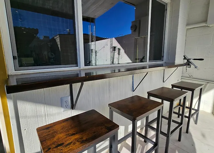 Walk To Old Town 3 Full Bathrooms 4 Bedrooms 5 Actual Beds