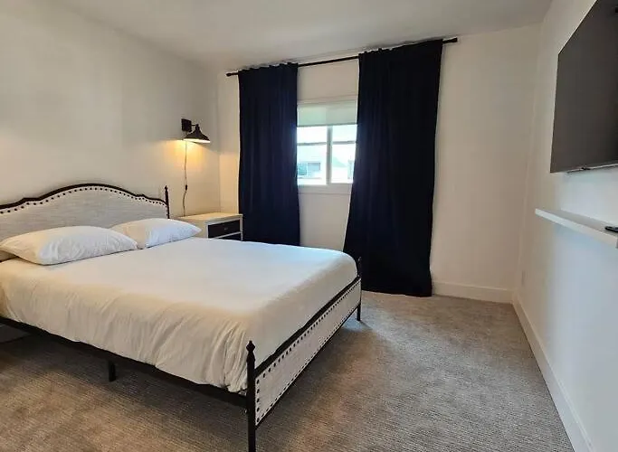 Holiday home Walk To Old Town 3 Full Bathrooms 4 Bedrooms 5 Actual Beds Scottsdale