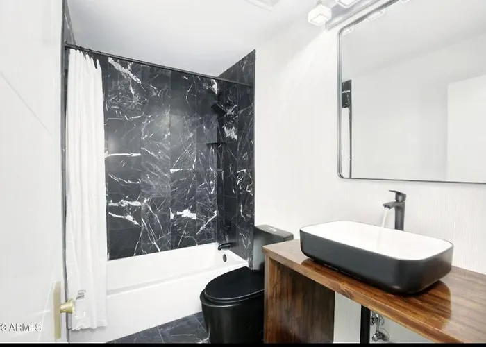 Walk To Old Town 3 Full Bathrooms 4 Bedrooms 5 Actual Beds Holiday home