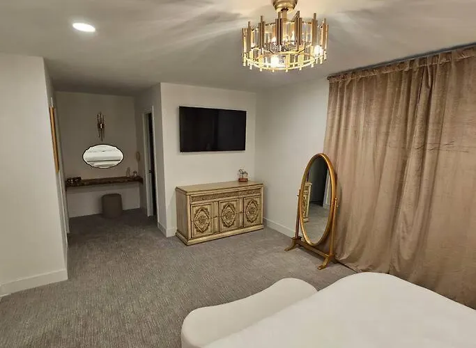 Holiday home Walk To Old Town 3 Full Bathrooms 4 Bedrooms 5 Actual Beds Scottsdale
