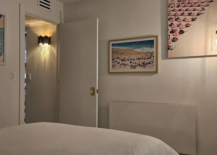 Walk To Old Town 3 Full Bathrooms 4 Bedrooms 5 Actual Beds *