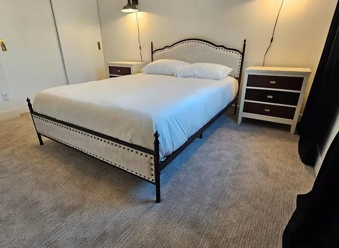 Walk To Old Town 3 Full Bathrooms 4 Bedrooms 5 Actual Beds *