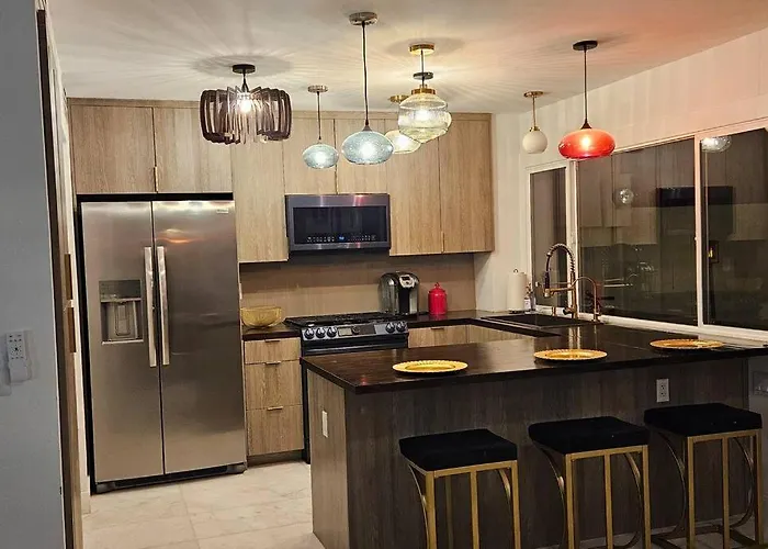 Walk To Old Town 3 Full Bathrooms 4 Bedrooms 5 Actual Beds Holiday home Scottsdale