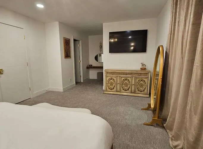 Holiday home Walk To Old Town 3 Full Bathrooms 4 Bedrooms 5 Actual Beds