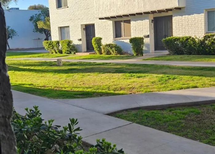 Walk To Old Town 3 Full Bathrooms 4 Bedrooms 5 Actual Beds