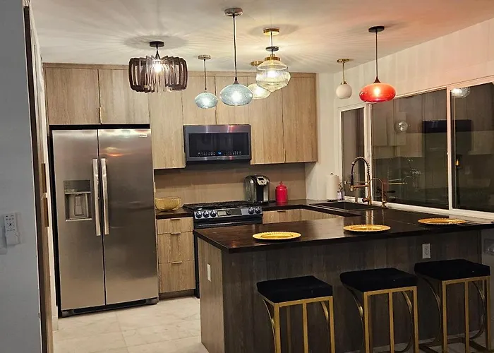 Holiday home Walk To Old Town 3 Full Bathrooms 4 Bedrooms 5 Actual Beds *